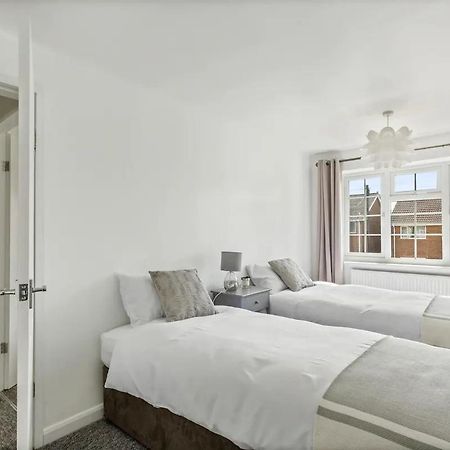 Bright & Spacious With Garden & Parking Nottingham Kültér fotó
