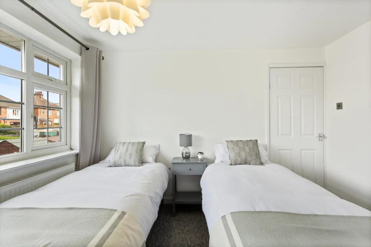 Bright & Spacious With Garden & Parking Nottingham Kültér fotó