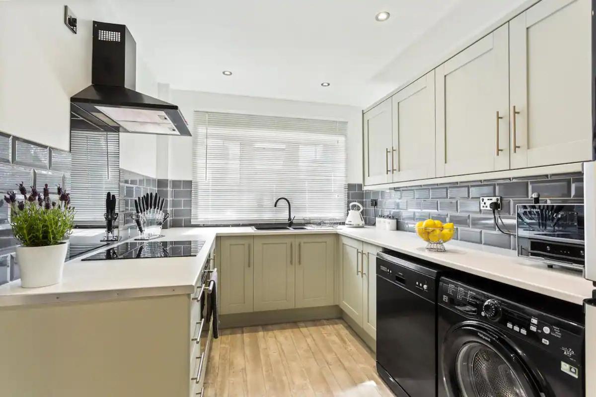 Bright & Spacious With Garden & Parking Nottingham Kültér fotó